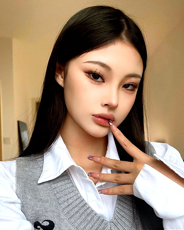 ll.lu1s instagram image archive image