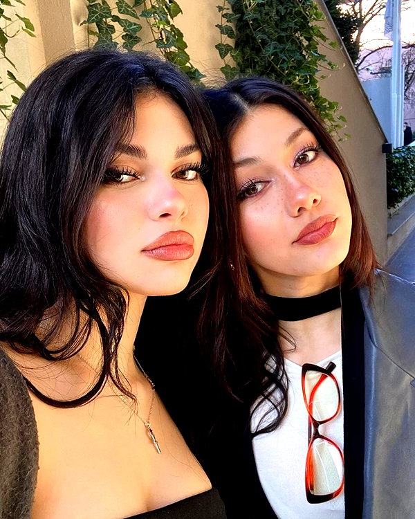 baddiesessence instagram image archive image