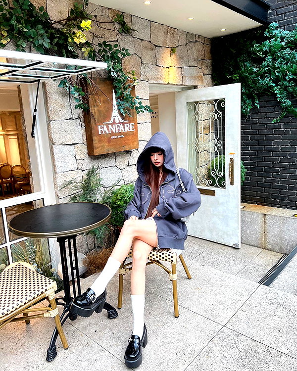 dear.zia instagram image archive image