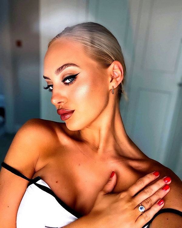 rhiannonbluee instagram image archive image
