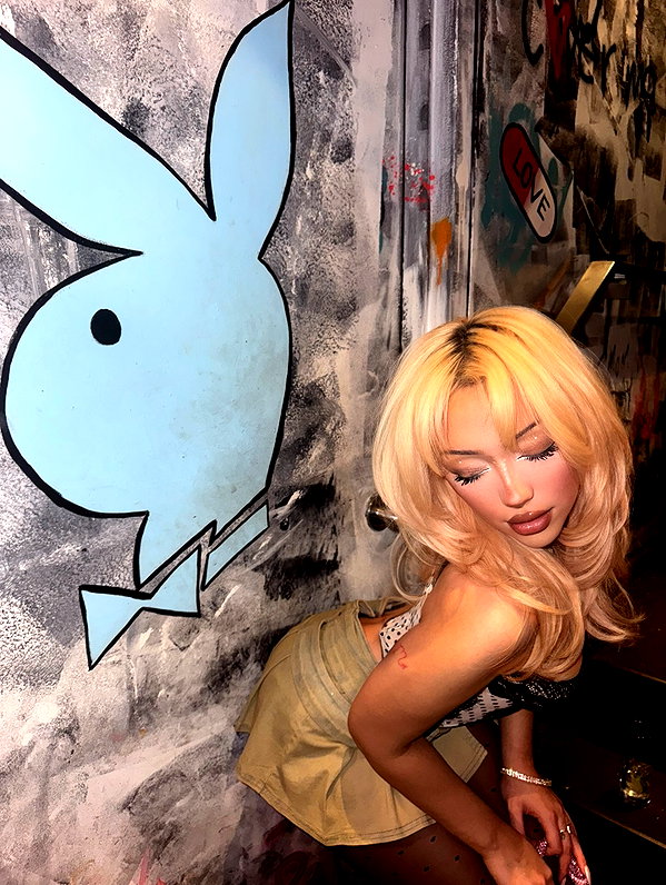 v.qx instagram image archive image