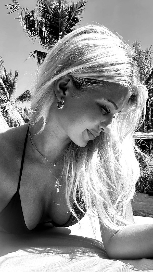 sophiecharlotth archive image
