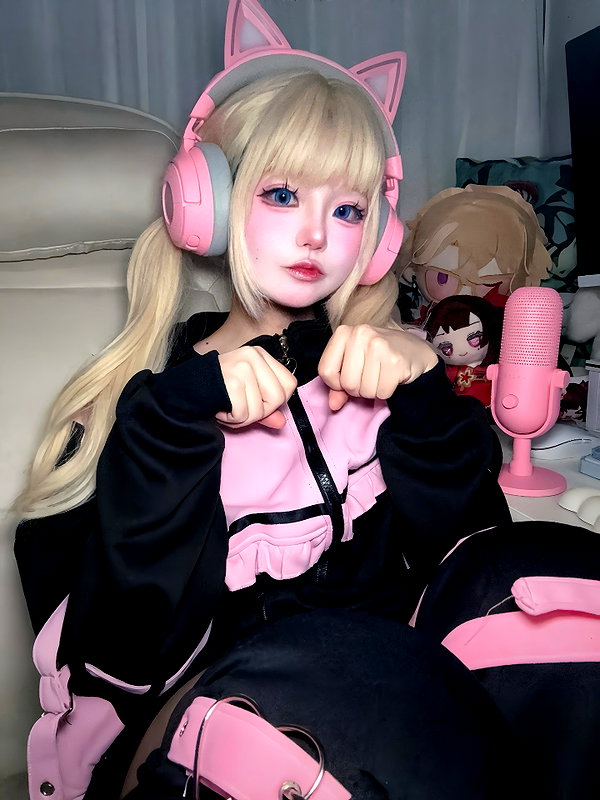 _mewcos instagram image archive image