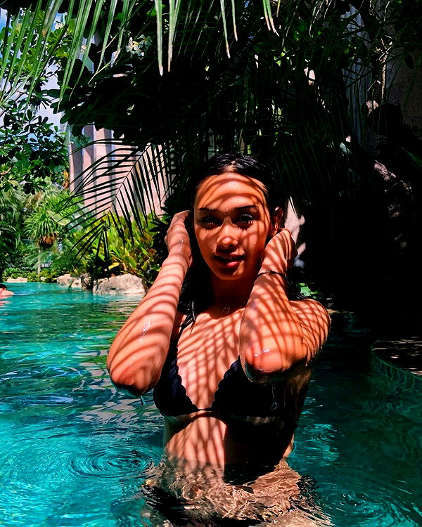 cait.knight instagram image archive image