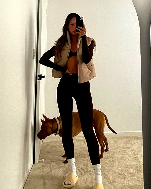 olivia.mathers instagram image archive image
