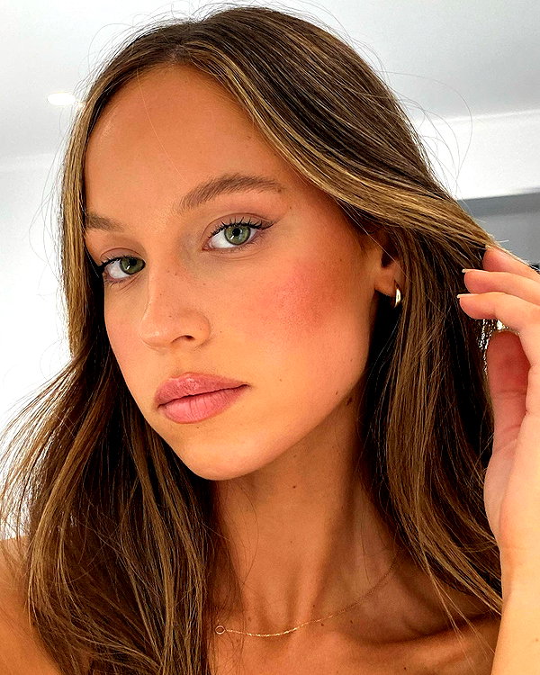olivia.mathers instagram image archive image