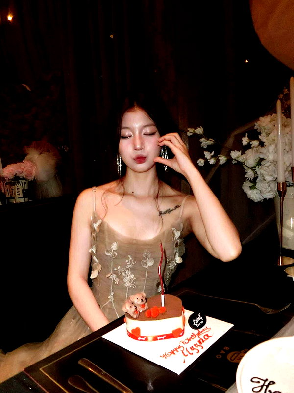 lyhythuedoxinh instagram image archive image