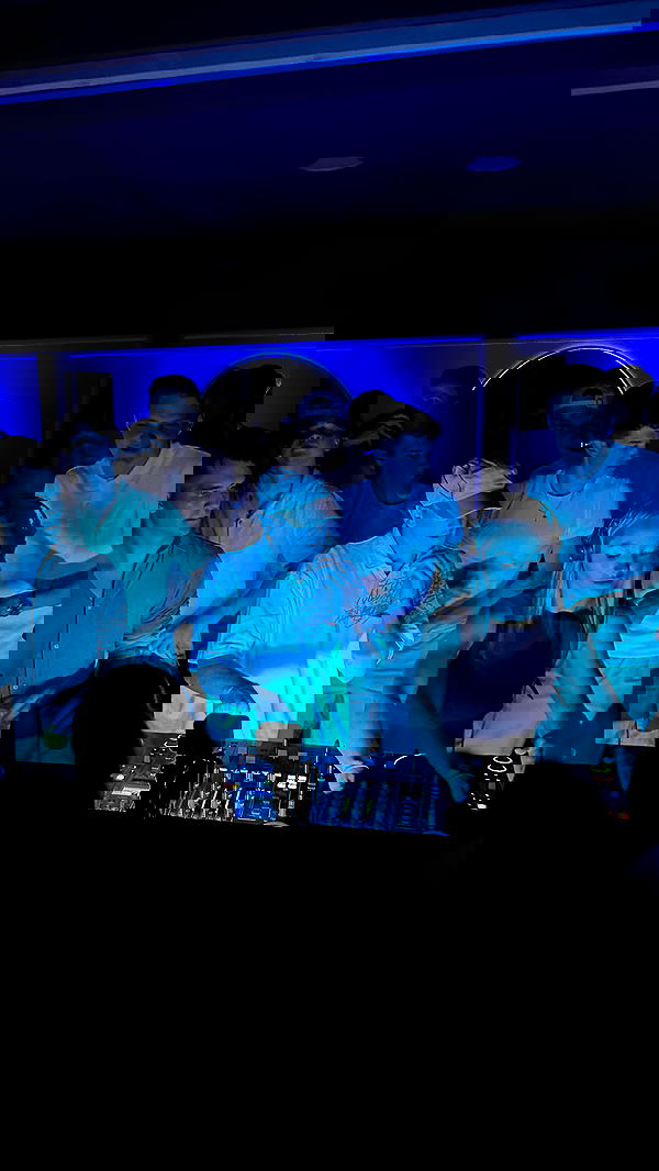 ellamwatts_ ellamwatts_ archive image