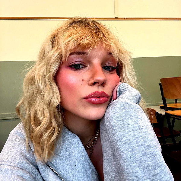 leni.bahr instagram image archive image