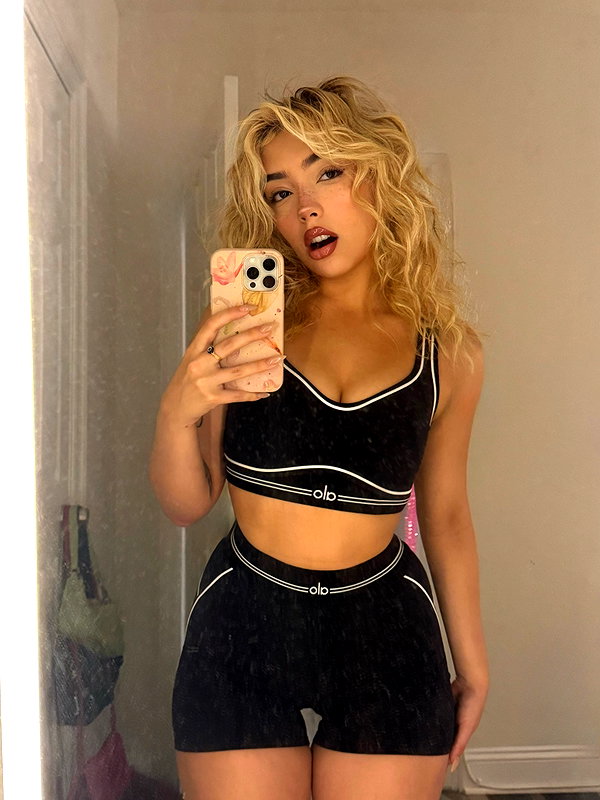 v.qx instagram image archive image