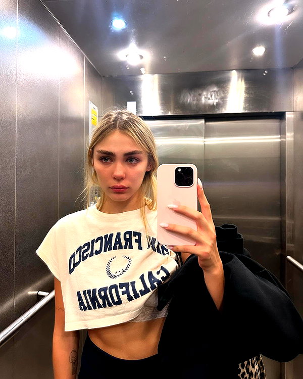 maya.keyy instagram image archive image