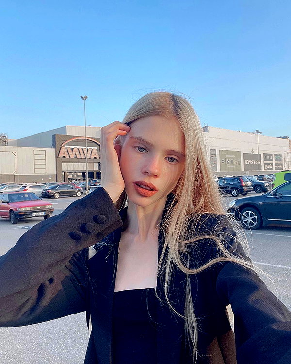 alisen.mari instagram image archive image
