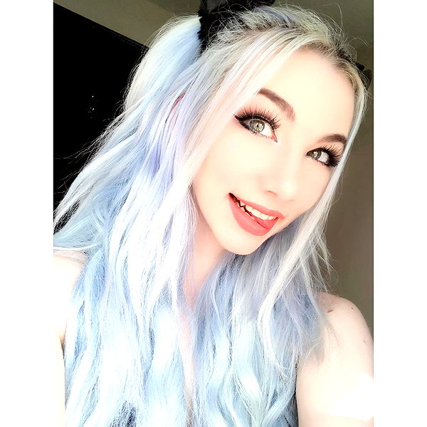 danielle.mercedie instagram image archive image