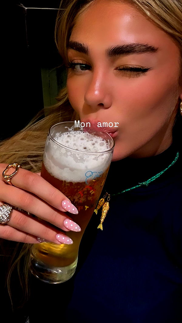 maya.keyy instagram image archive image