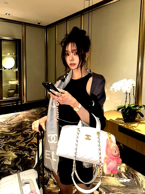 dear.zia instagram image archive image