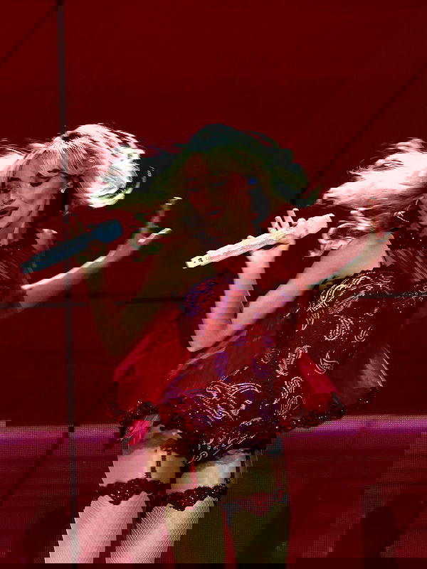 sabrinacarpenter sabrinacarpenter archive image