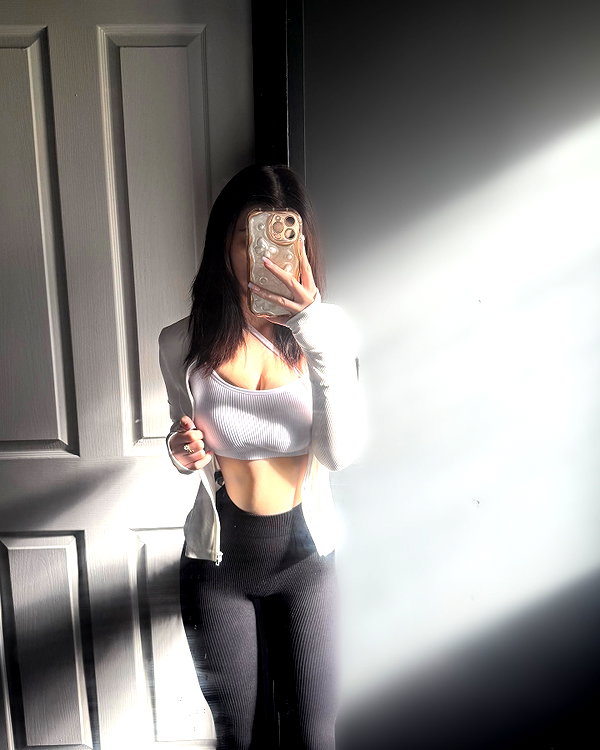 elerievans123 instagram image archive image