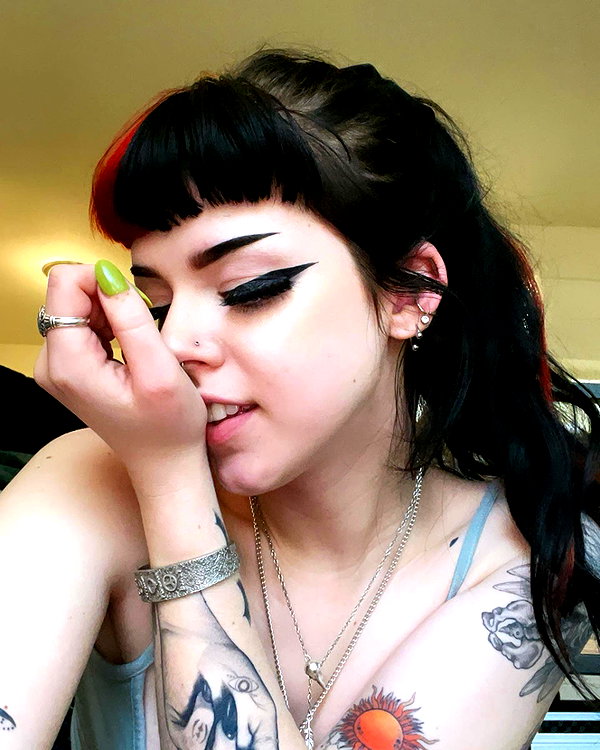 yeahimcaroline instagram image archive image
