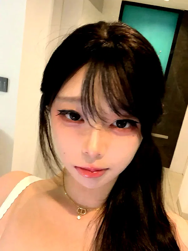 yingyinng_ instagram image archive image