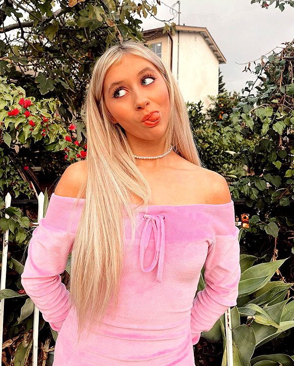 ellianawalmsley instagram image archive image