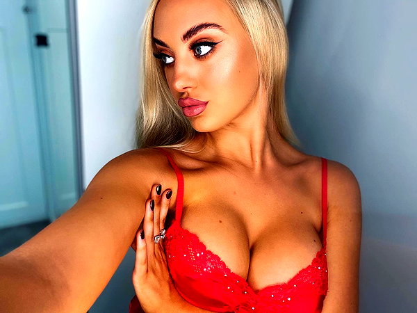 rhiannonbluee instagram image archive image