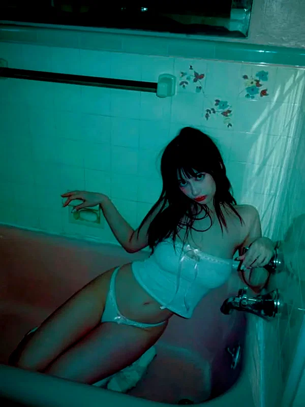 chica.niebla instagram image archive image