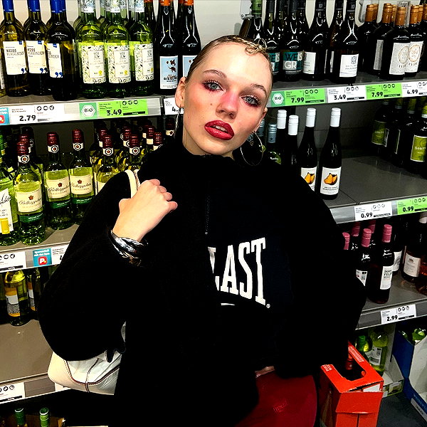 leni.bahr instagram image archive image