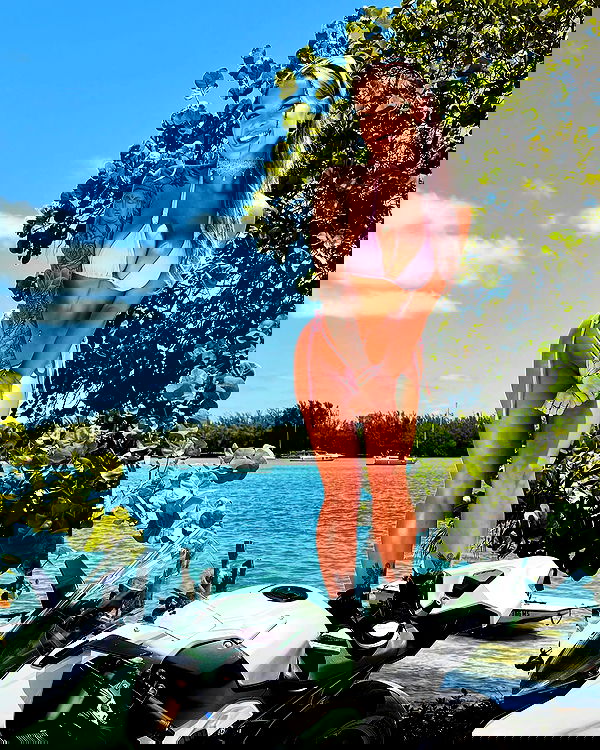 itshayleydavies itshayleydavies archive image