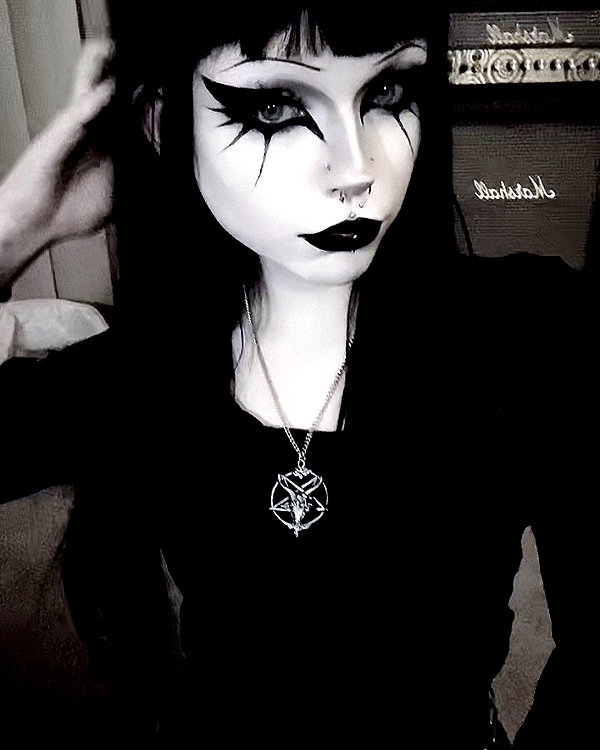 kittenfangsxx instagram image archive image
