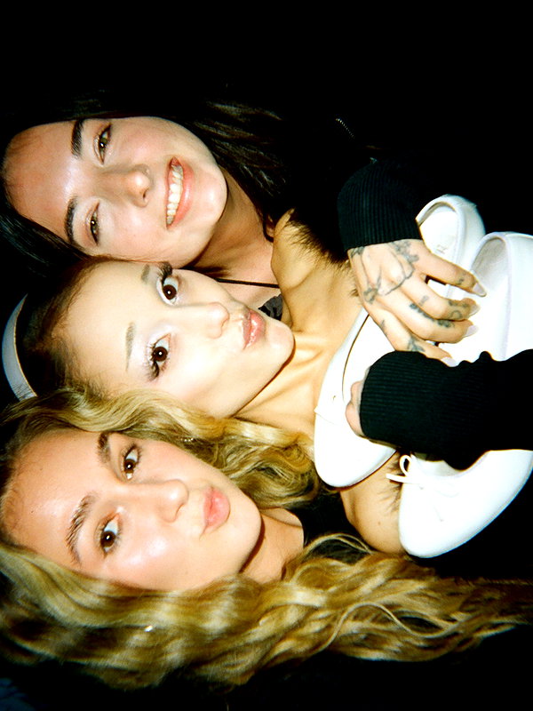 arianagrande instagram image archive image