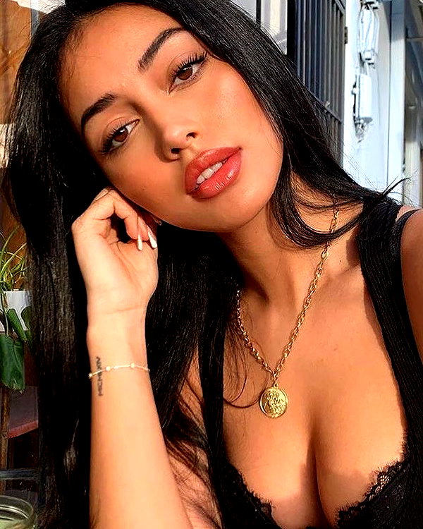 baddiesessence instagram image archive image