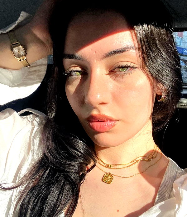 baddiesessence instagram image archive image