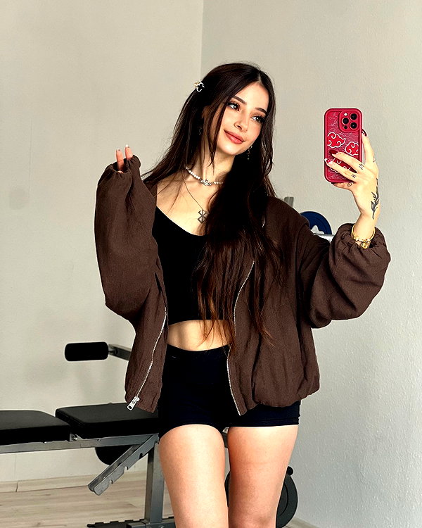 cata.leyah instagram image archive image