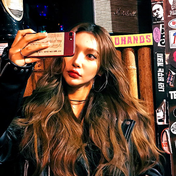Archived image from @heroineseen on Instagram