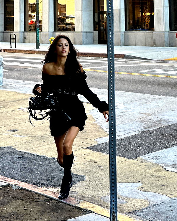 leonanaomii instagram image archive image