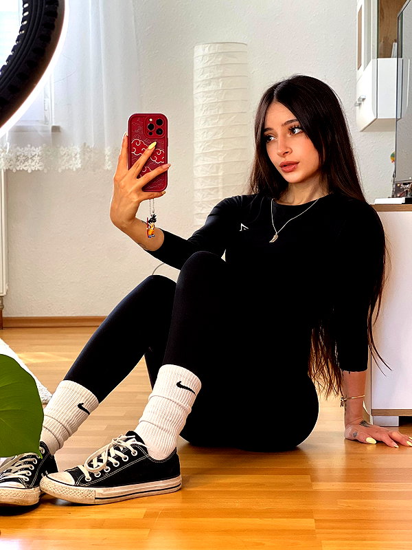 cata.leyah instagram image archive image