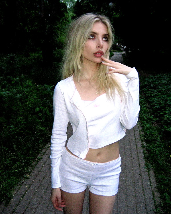 anya4everr instagram image archive image