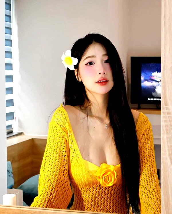 lyhythuedoxinh instagram image archive image
