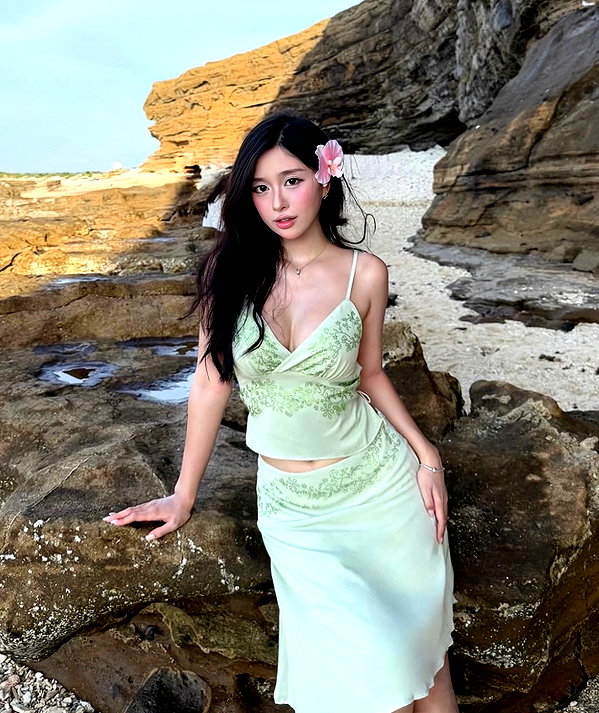 lyhythuedoxinh instagram image archive image