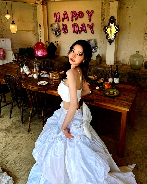 dear.zia instagram image archive image