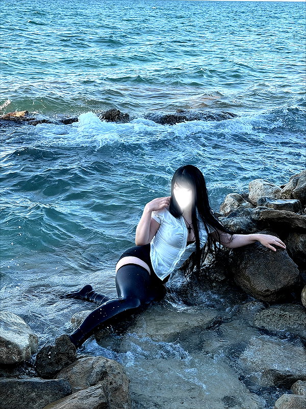 andasrose instagram image archive image