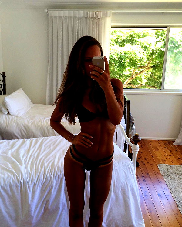 olivia.mathers instagram image archive image