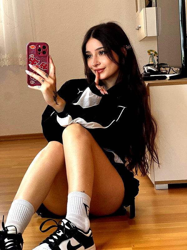 cata.leyah instagram image archive image