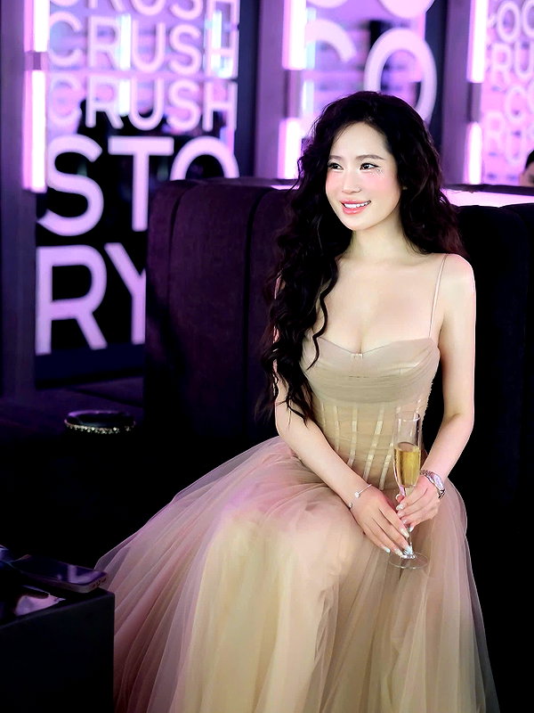 lyhythuedoxinh instagram image archive image