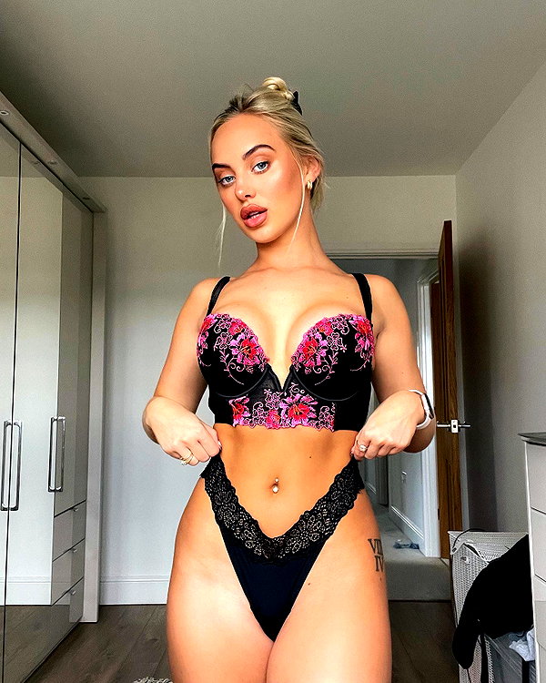 rhiannonbluee instagram image archive image