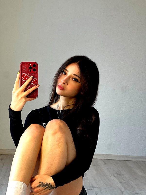 cata.leyah instagram image archive image