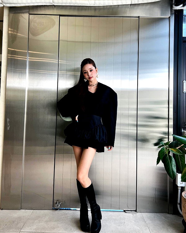dear.zia instagram image archive image