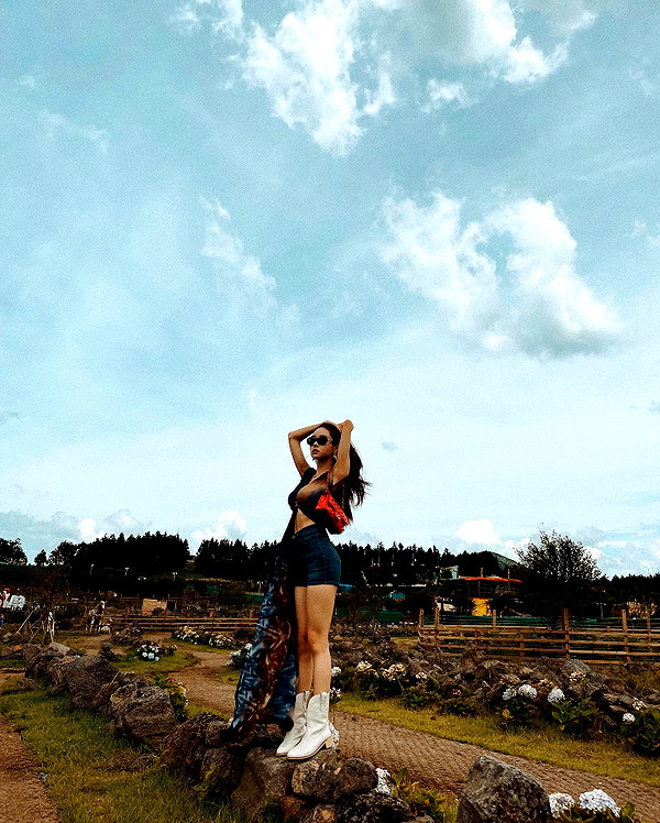 dear.zia instagram image archive image