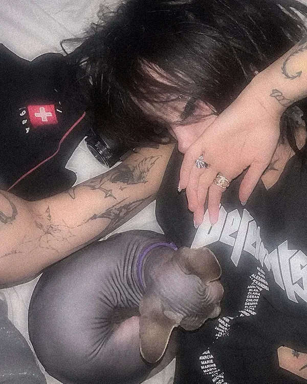 chica.niebla instagram image archive image