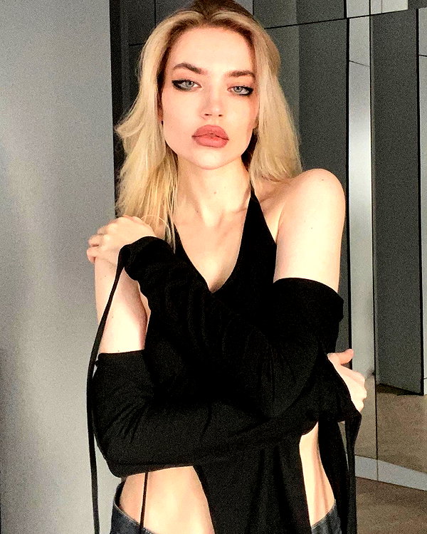 anya4everr instagram image archive image